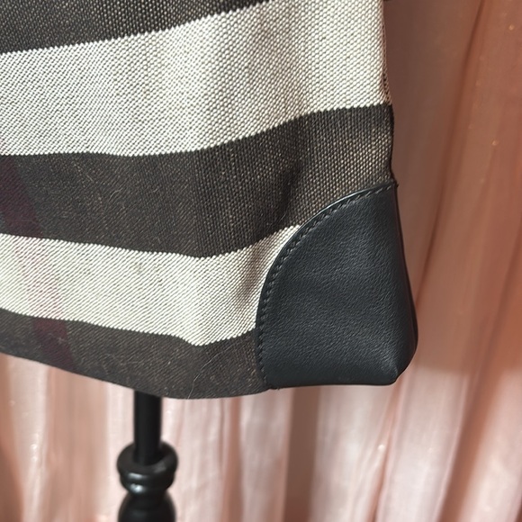 Burberry 💯 Authentic Slim tote in canvas with black leather! EUC - Picture 3 of 15